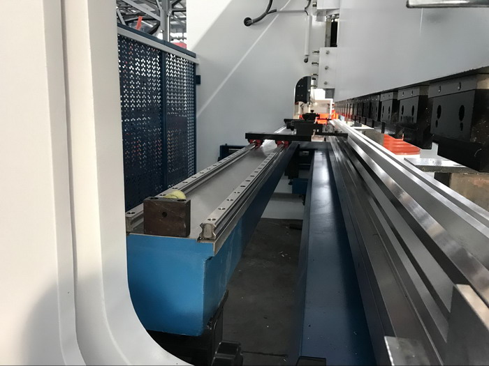 CNC X back gauge.jpg