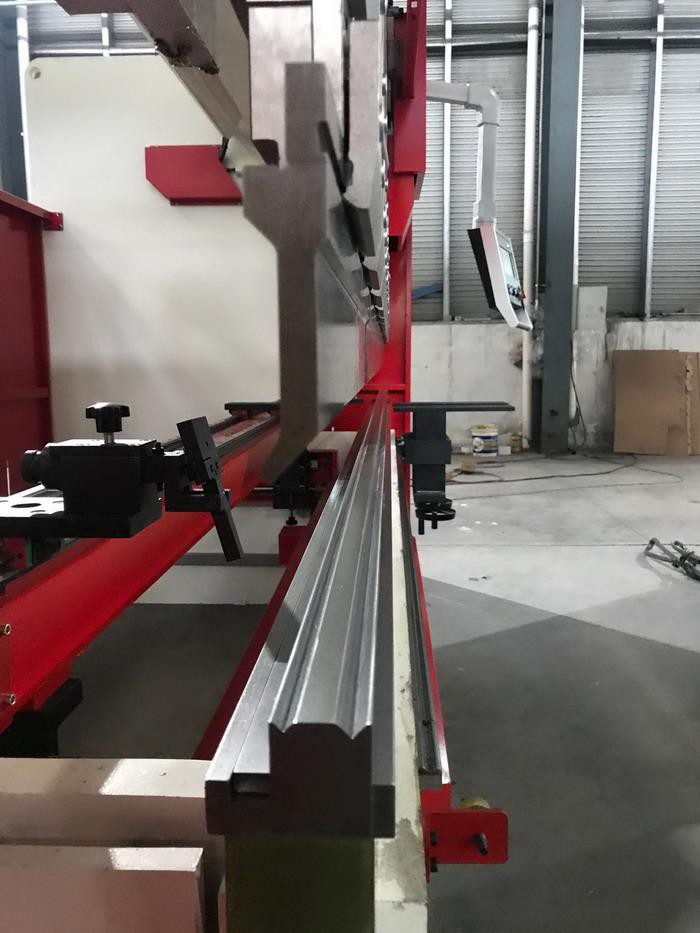 Yawei AHYW 125T3M CNC Press brake 4 axis ESA S630 China suppliers
